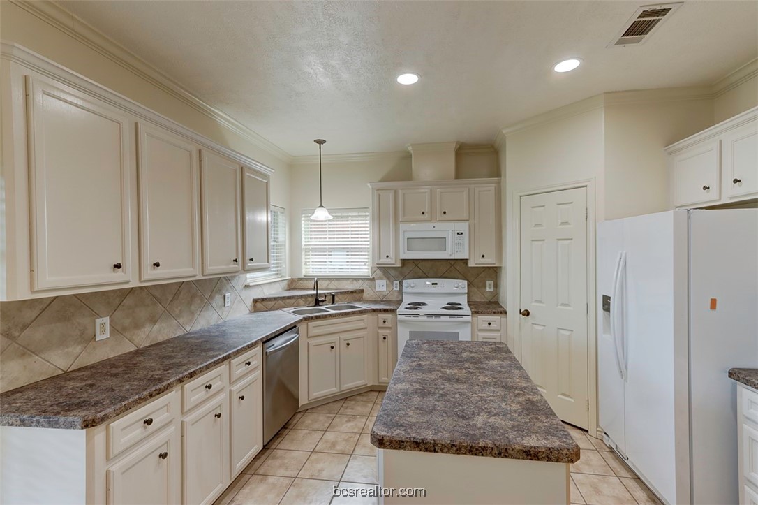 College Station, Texas 77845, United States, 3 Bedrooms Bedrooms, ,2 BathroomsBathrooms,Residential,Pending,57466