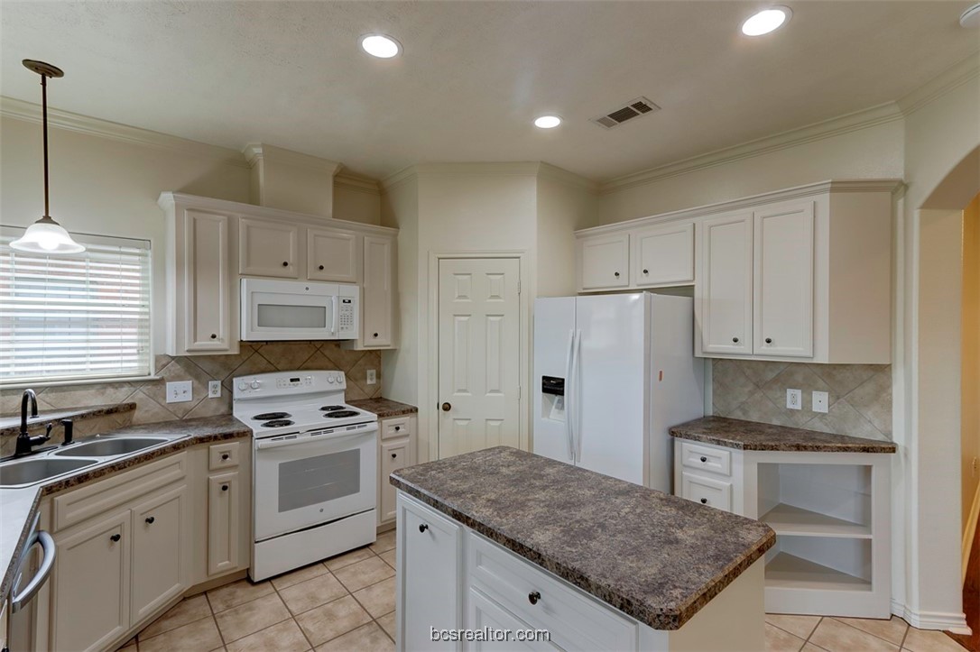 College Station, Texas 77845, United States, 3 Bedrooms Bedrooms, ,2 BathroomsBathrooms,Residential,Pending,57466