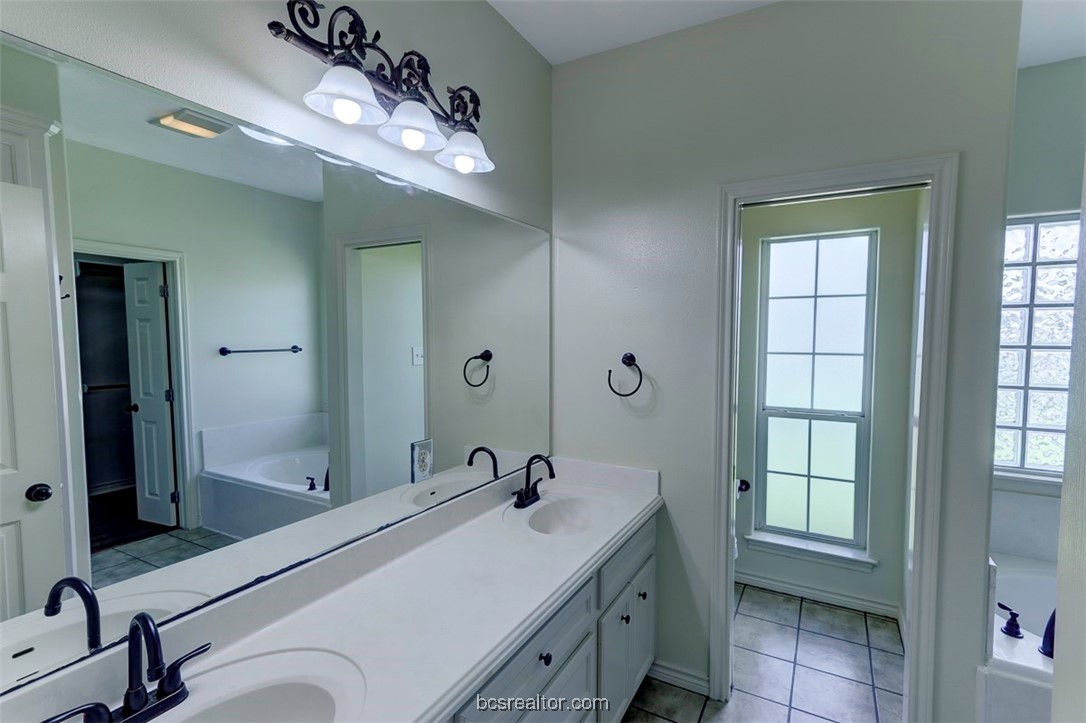 College Station, Texas 77845, United States, 3 Bedrooms Bedrooms, ,2 BathroomsBathrooms,Residential,Pending,57466