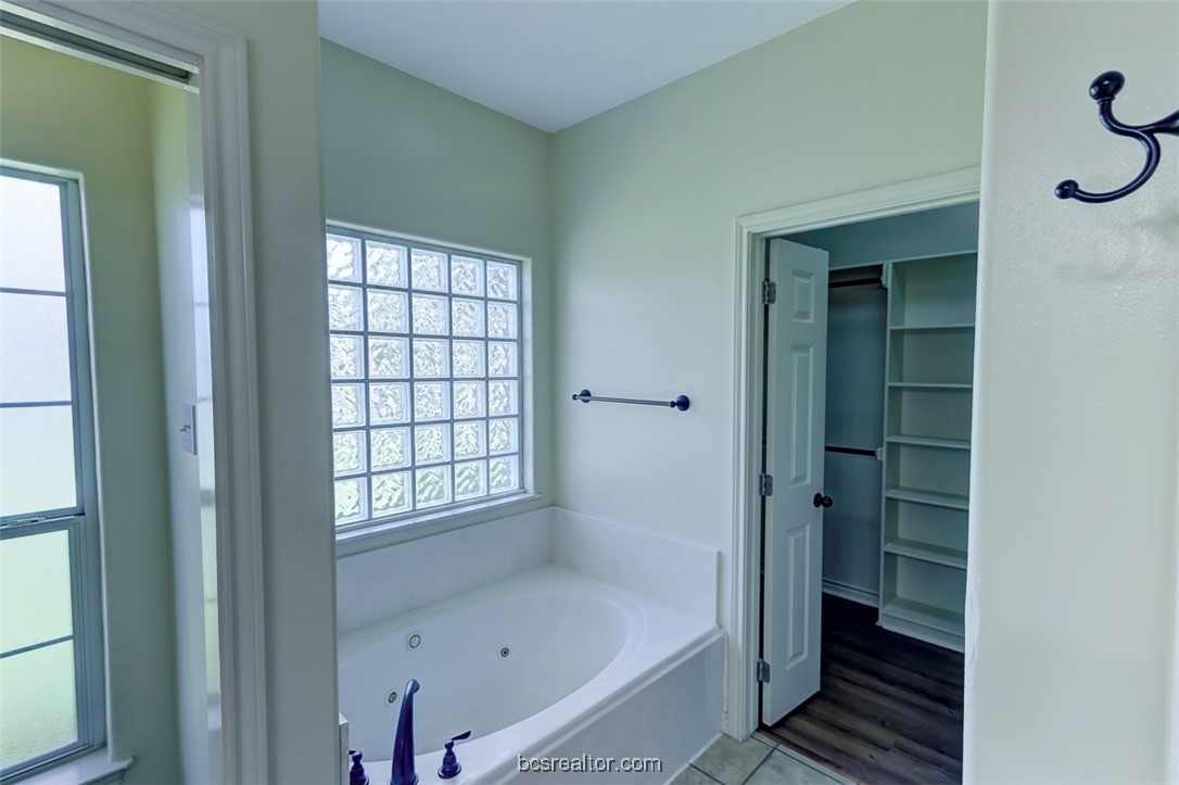 College Station, Texas 77845, United States, 3 Bedrooms Bedrooms, ,2 BathroomsBathrooms,Residential,Pending,57466