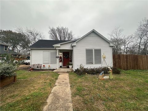 Photo of 1305 Reynolds Street, Bryan, TX 77803 (MLS # 26000976)