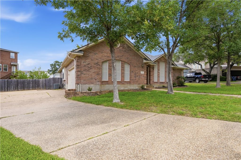 Photo of 205 Chimney Hill Circle, College Station, TX 77840 (MLS # 26007108)