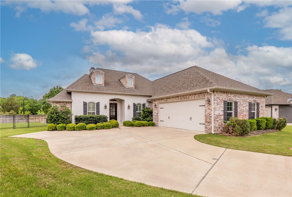 Photo of 3521 Leesburg Path, Bryan, TX 77808 (MLS # 26004577)