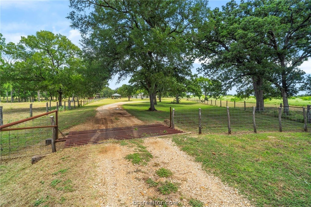 Photo of 2205 County Road 122 CountyRoad, Caldwell, TX 77836 (MLS # 26009164)