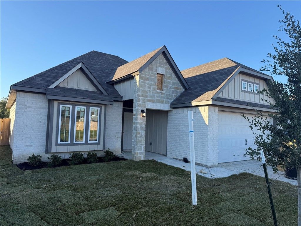 Photo of 1382 Kingsgate Drive, Bryan, TX 77807 (MLS # 25011429)