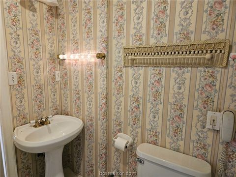 Tiny photo for 716 Dogwood, Robinson, TX 76706 (MLS # 26002930)