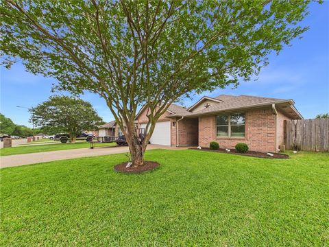 Photo of 3504 Farah Drive, College Station, TX 77845 (MLS # 26004335)