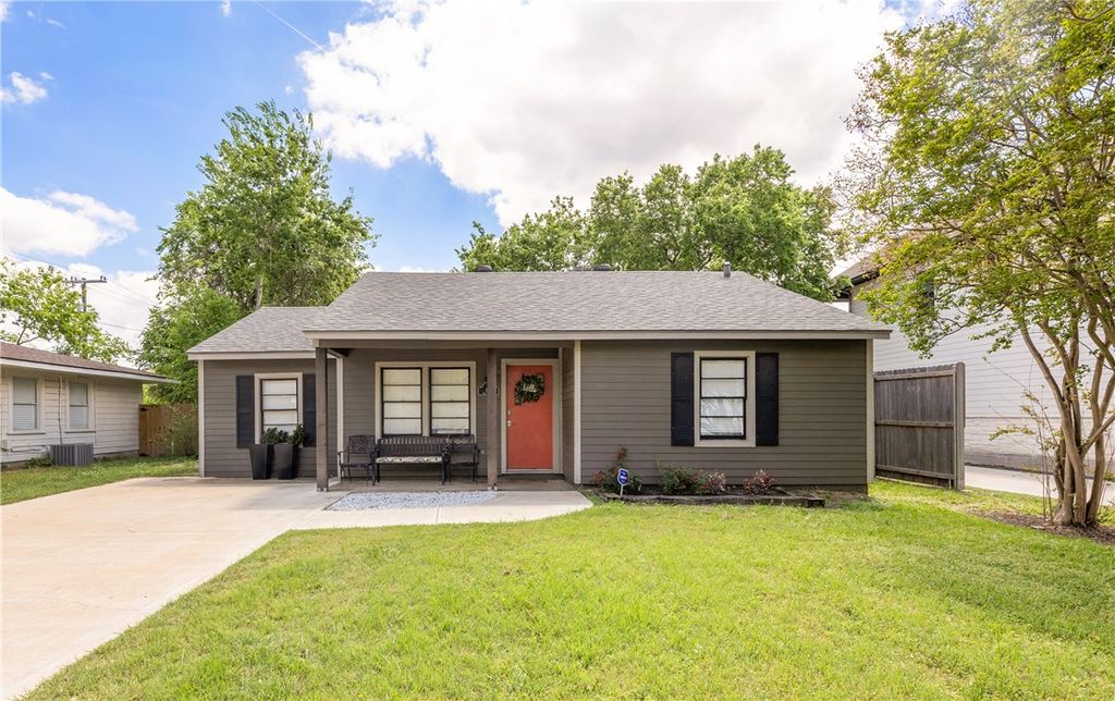 Photo of 102 Moss Street, College Station, TX 77840 (MLS # 26004037)
