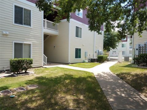 Photo of 519 Southwest Parkway Parkway N #201, College Station, TX 77840 (MLS # 25012391)