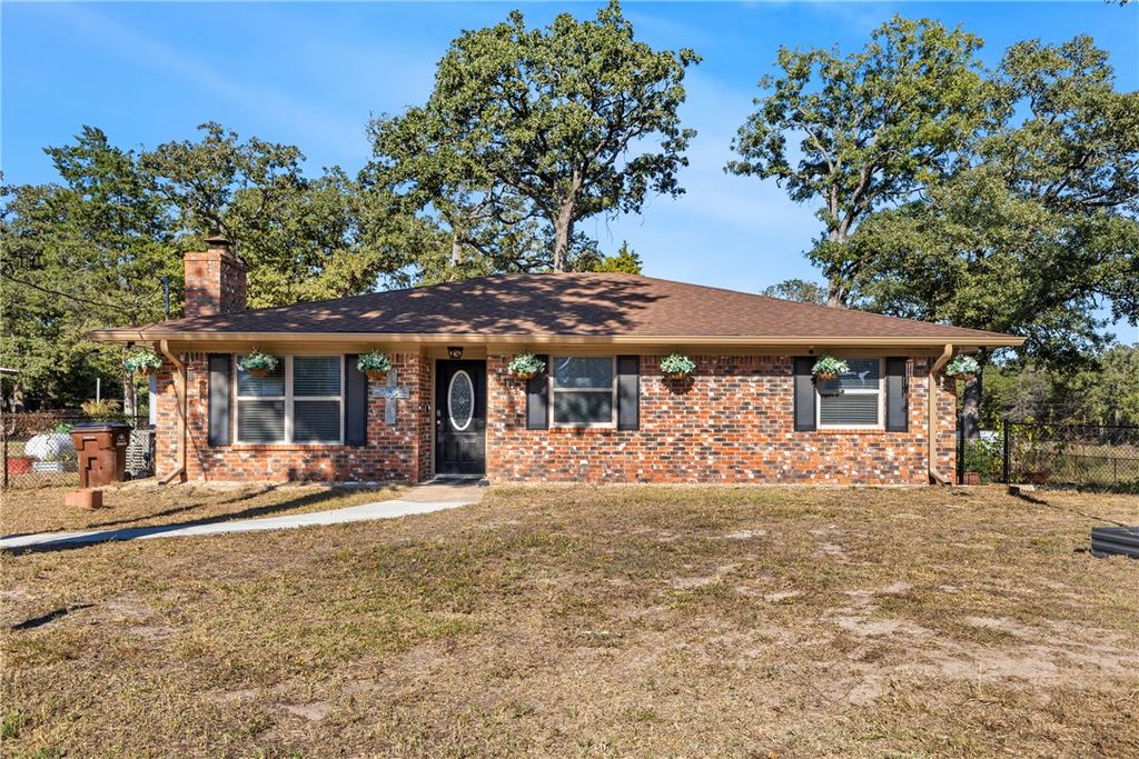 Photo of 316 Holly Drive, Caldwell, TX 77836 (MLS # 25011342)