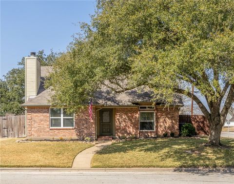 Photo of 4713 Kensington Road, Bryan, TX 77802 (MLS # 26003721)