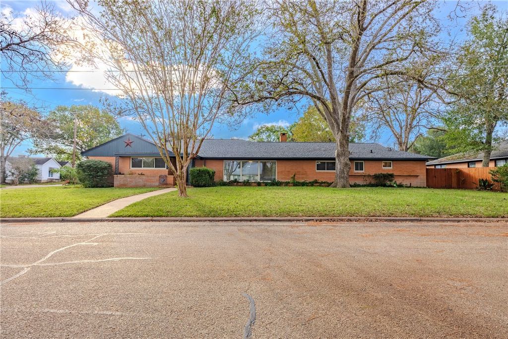 Photo of 1700 S Park Street, Brenham, TX 77833 (MLS # 25012659)