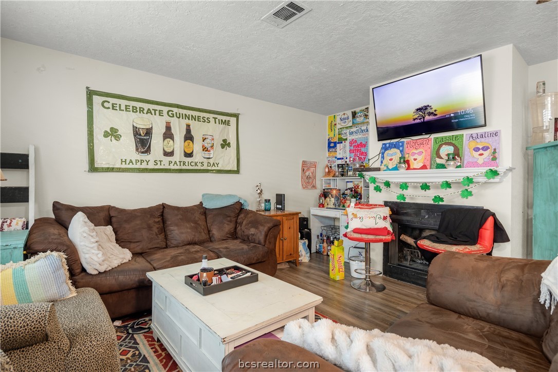 College Station, Texas 77840, United States, 5 Bedrooms Bedrooms, ,4 BathroomsBathrooms,Residential,Pending,61837