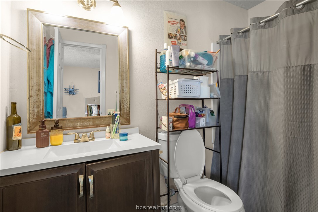 College Station, Texas 77840, United States, 5 Bedrooms Bedrooms, ,4 BathroomsBathrooms,Residential,Pending,61837