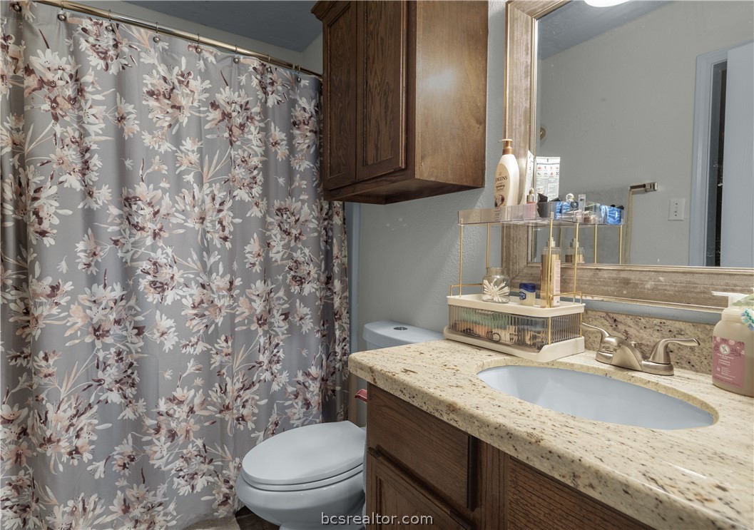 College Station, Texas 77840, United States, 5 Bedrooms Bedrooms, ,4 BathroomsBathrooms,Residential,Pending,61837