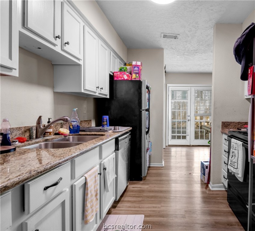 College Station, Texas 77840, United States, 5 Bedrooms Bedrooms, ,4 BathroomsBathrooms,Residential,Pending,61837