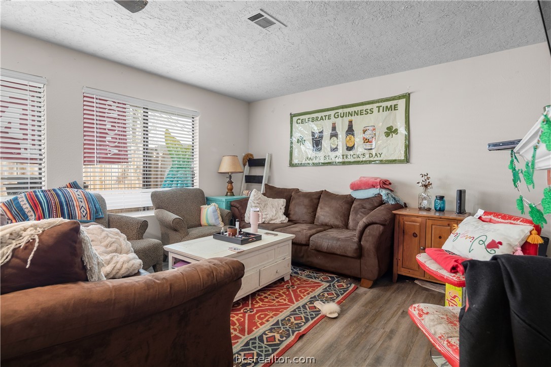 College Station, Texas 77840, United States, 5 Bedrooms Bedrooms, ,4 BathroomsBathrooms,Residential,Pending,61837