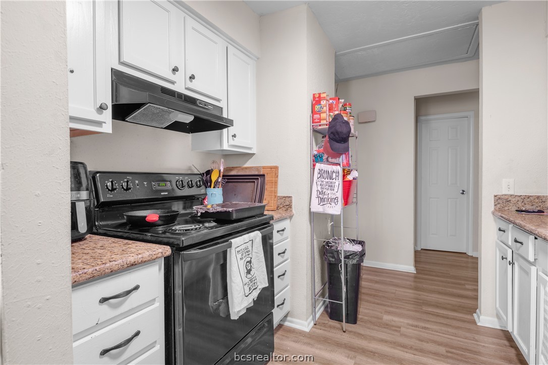 College Station, Texas 77840, United States, 5 Bedrooms Bedrooms, ,4 BathroomsBathrooms,Residential,Pending,61837