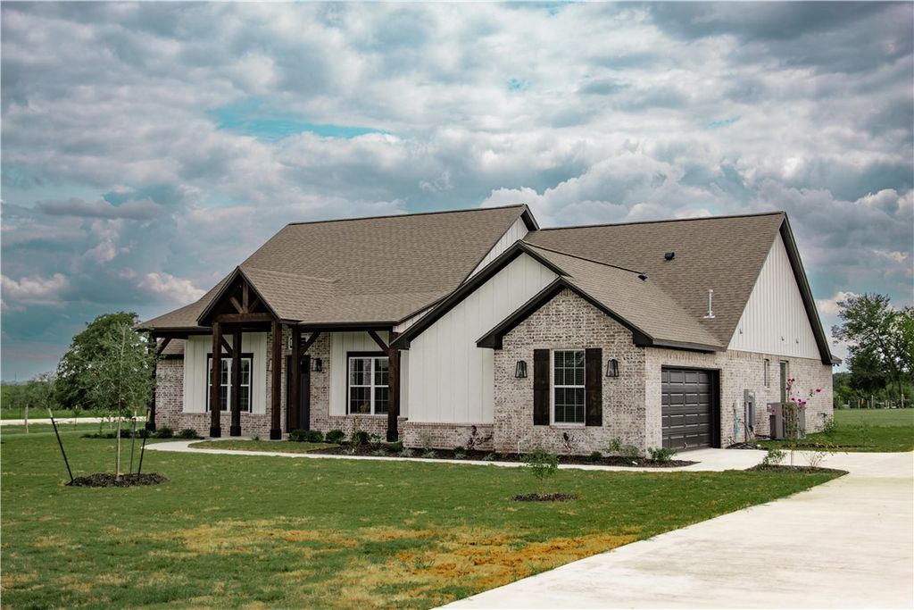 Photo of 3201 Hunters Crossing Trail, Bryan, TX 77808 (MLS # 25010373)