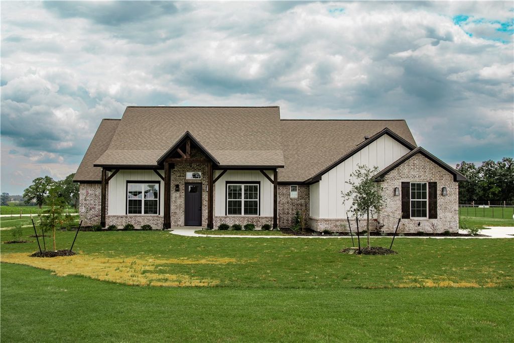 Photo of 3201 Hunters Crossing Trail, Bryan, TX 77808 (MLS # 25010373)