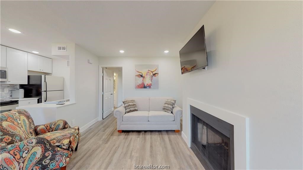 Bryan, Texas 77801, United States, 1 Bedroom Bedrooms, ,1 BathroomBathrooms,Residential,Pending,58926