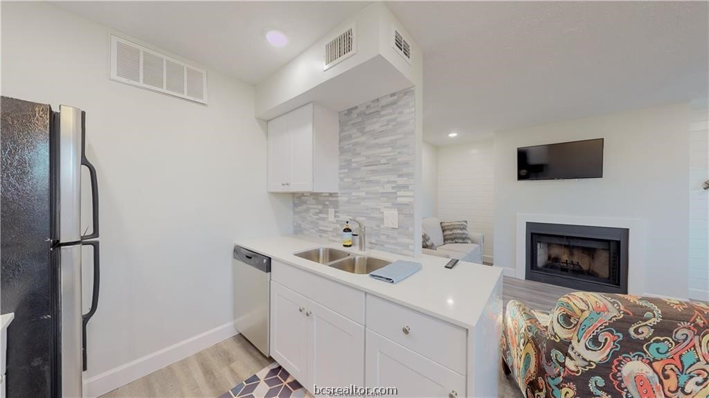 Bryan, Texas 77801, United States, 1 Bedroom Bedrooms, ,1 BathroomBathrooms,Residential,Pending,58926