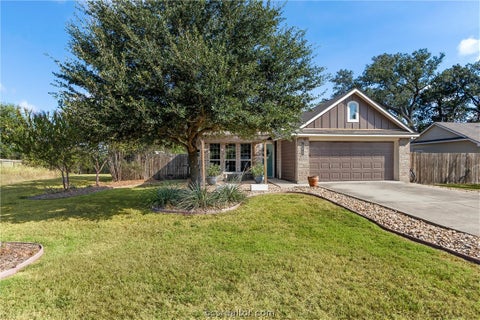 Tiny photo for 612 Heritage Drive, Navasota, TX 77868 (MLS # 26011413)