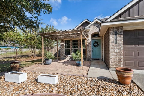 Tiny photo for 612 Heritage Drive, Navasota, TX 77868 (MLS # 26011413)