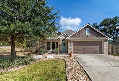 Photo of 612 Heritage Drive, Navasota, TX 77868 (MLS # 26011413)