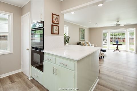 Tiny photo for 2402 Morris Lane, Bryan, TX 77802 (MLS # 26005683)