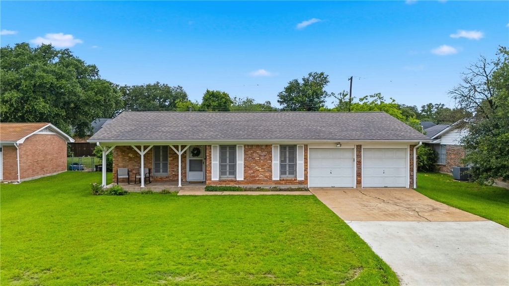 Photo of 1202 Esther Boulevard, Bryan, TX 77802 (MLS # 26006387)