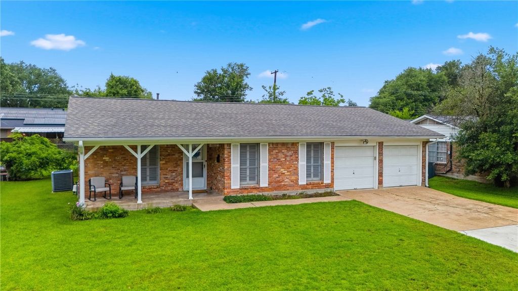 Photo of 1202 Esther Boulevard, Bryan, TX 77802 (MLS # 26006387)