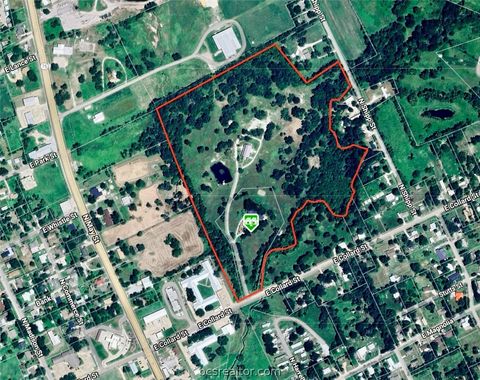 Tiny photo for 601 E Collard Street, Madisonville, TX 77864 (MLS # 26001720)