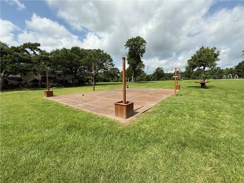 Tiny photo for 601 E Collard Street, Madisonville, TX 77864 (MLS # 26001720)