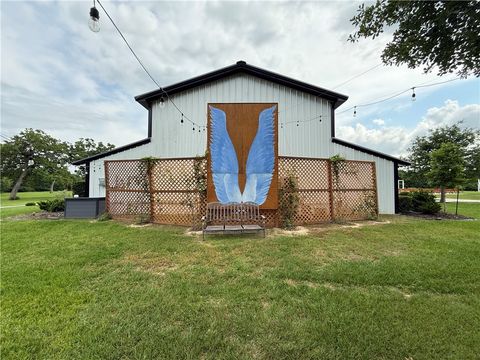 Tiny photo for 601 E Collard Street, Madisonville, TX 77864 (MLS # 26001720)