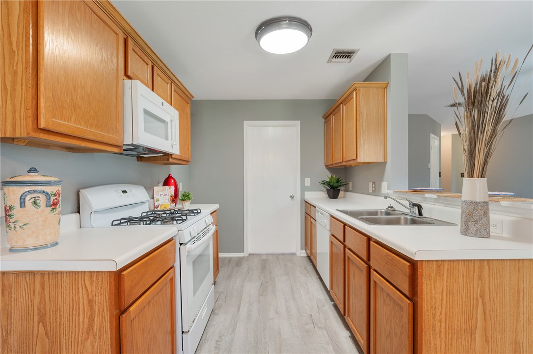 College Station, Texas 77845, United States, 3 Bedrooms Bedrooms, ,2 BathroomsBathrooms,Residential,Pending,196779