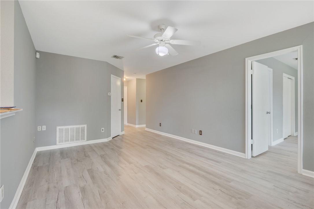 College Station, Texas 77845, United States, 3 Bedrooms Bedrooms, ,2 BathroomsBathrooms,Residential,Pending,196779