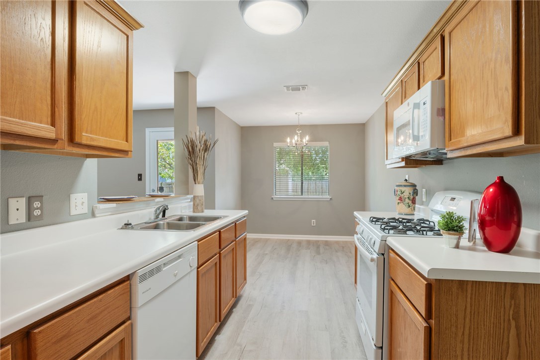 College Station, Texas 77845, United States, 3 Bedrooms Bedrooms, ,2 BathroomsBathrooms,Residential,Pending,196779