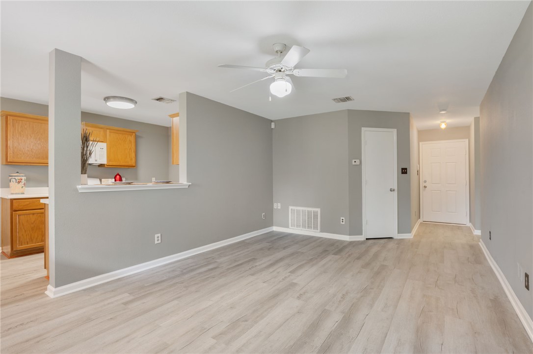 College Station, Texas 77845, United States, 3 Bedrooms Bedrooms, ,2 BathroomsBathrooms,Residential,Pending,196779