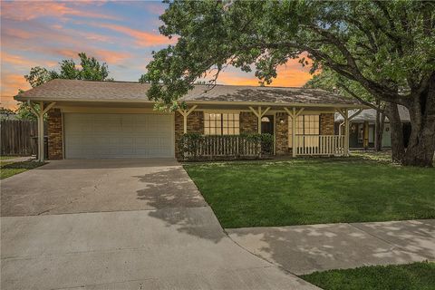 Photo of 1004 San Saba Drive Dr, College Station, TX 77845 (MLS # 26005006)