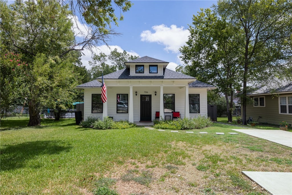 Photo of 706 Banks Avenue, Bryan, TX 77803 (MLS # 26009798)
