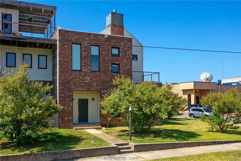 Photo of 217 N Houston Avenue, Bryan, TX 77803 (MLS # 26007298)