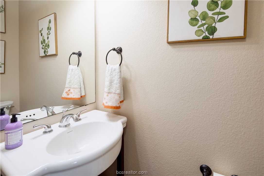 College Station, Texas 77845, United States, 3 Bedrooms Bedrooms, ,4 BathroomsBathrooms,Residential,Pending,68841