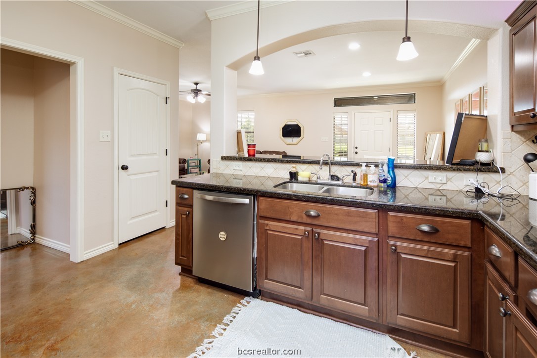 College Station, Texas 77845, United States, 3 Bedrooms Bedrooms, ,4 BathroomsBathrooms,Residential,Pending,68841