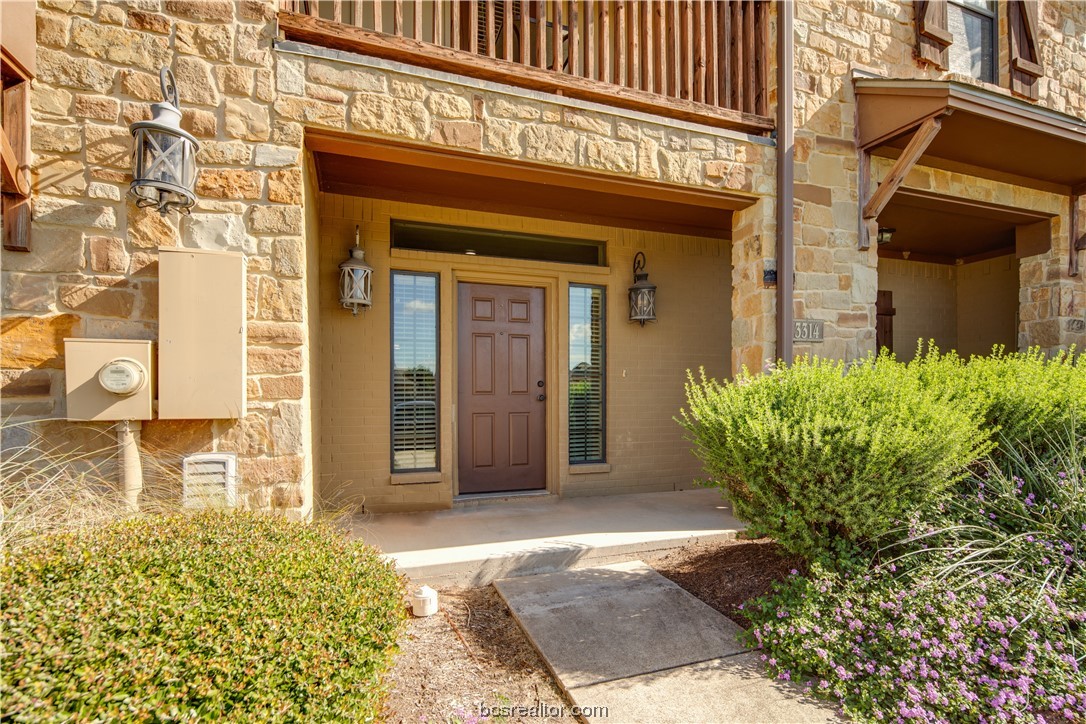 College Station, Texas 77845, United States, 3 Bedrooms Bedrooms, ,4 BathroomsBathrooms,Residential,Pending,68841