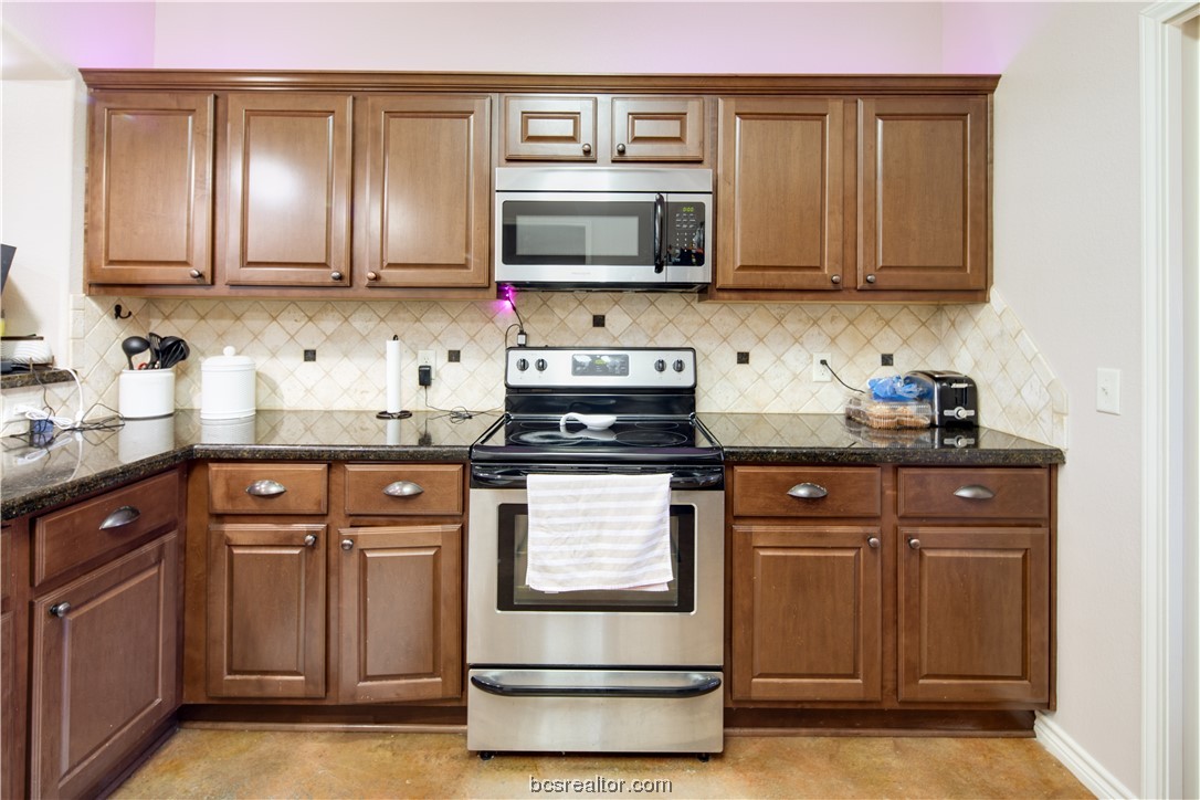 College Station, Texas 77845, United States, 3 Bedrooms Bedrooms, ,4 BathroomsBathrooms,Residential,Pending,68841