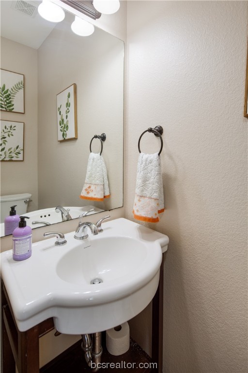 College Station, Texas 77845, United States, 3 Bedrooms Bedrooms, ,4 BathroomsBathrooms,Residential,Pending,68841