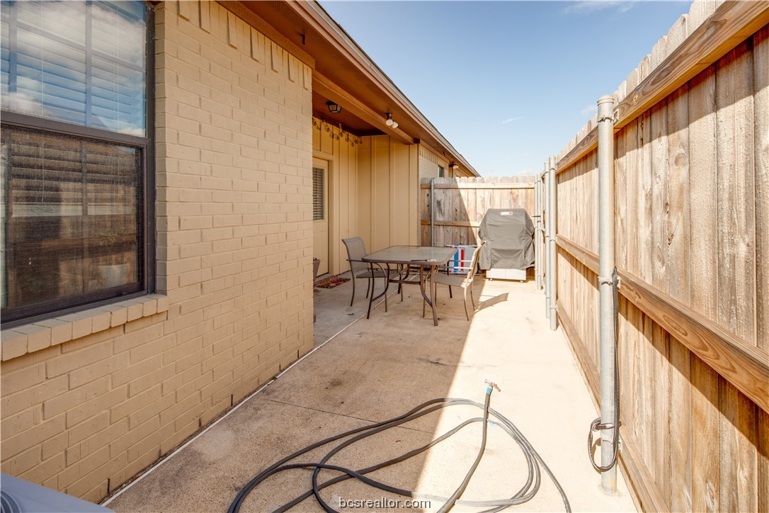 College Station, Texas 77845, United States, 3 Bedrooms Bedrooms, ,4 BathroomsBathrooms,Residential,Pending,68841