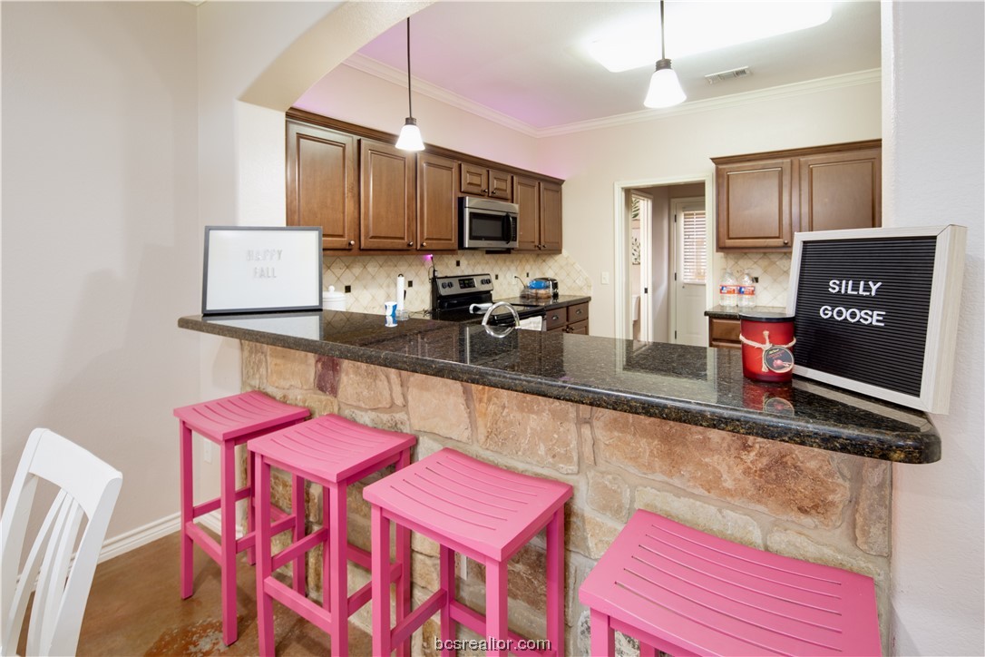 College Station, Texas 77845, United States, 3 Bedrooms Bedrooms, ,4 BathroomsBathrooms,Residential,Pending,68841