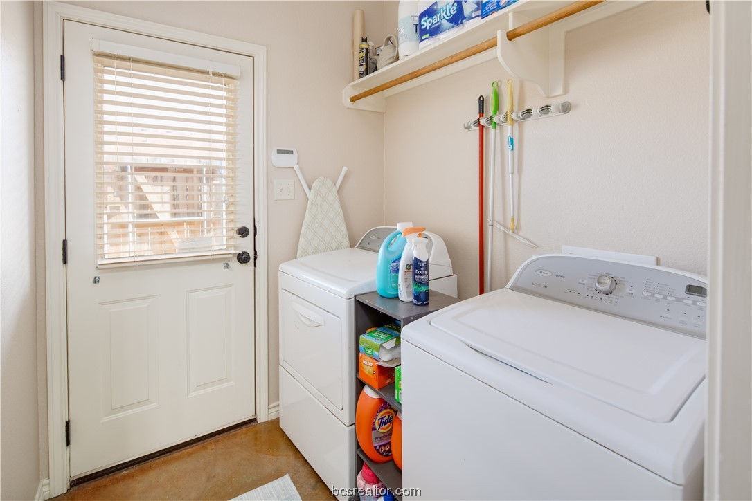 College Station, Texas 77845, United States, 3 Bedrooms Bedrooms, ,4 BathroomsBathrooms,Residential,Pending,68841